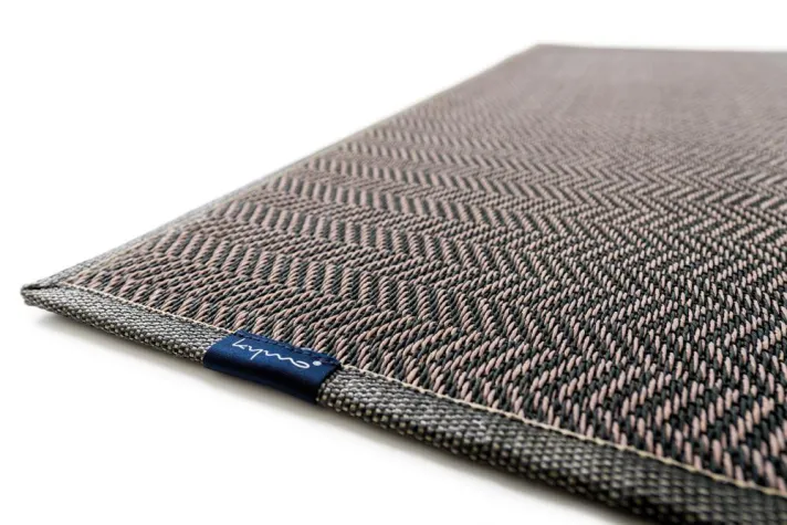 Bild: Papierseilakt: Innovativer Bodenbelag erobert die Wohnzimmer