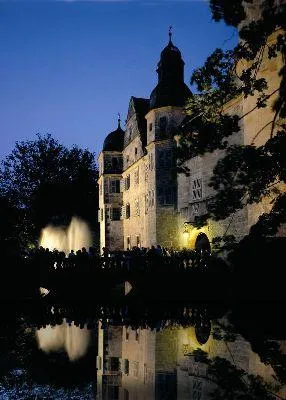 Bild: Feiern in einem der schönsten Wasserschlösser Frankens: Das Sommerfest in Mitwitz am 5. Juli