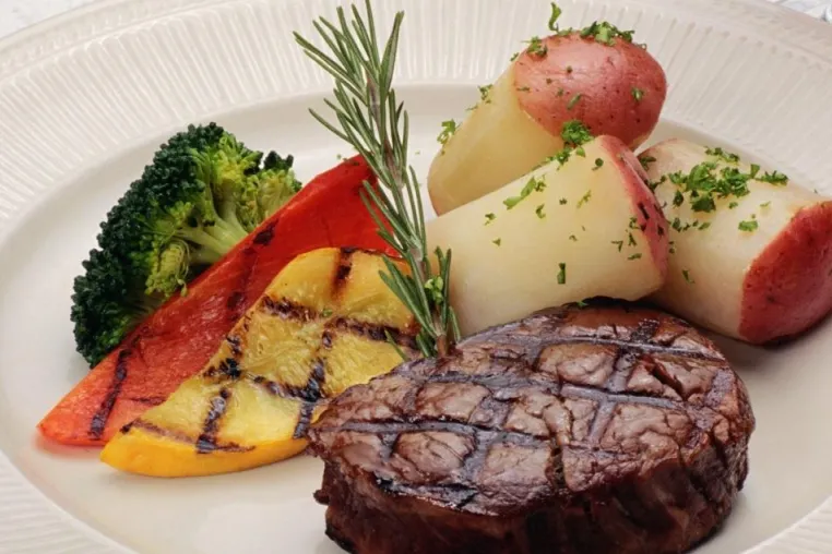 Cateringunternehmen L & D eröffnet 4. Sparkasse KölnBonn-Standort im Bürohaus der Rhein Estate Bild: Cateringunternehmen L & D eröffnet 4. Sparkasse KölnBonn-Standort im Bürohaus der Rhein Estate