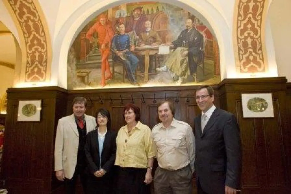 Von links: Bernd Weinkauf (Haushistoriker), Dr. Kaori Yamada (Japanische Botschaft, Berlin), Beate Wonde (Mori Ôgai Gedenkstätte, Berlin), Volker Pohlenz (Maler) und Bernhard Rothenberger (Hausherr)