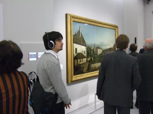Bild: Digitale Hörstationen mit Touchscreen-Monitoren ersetzen mechanische Schalter in Ausstellungen und im Museum