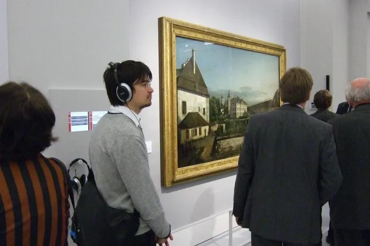 Bild: Digitale Hörstationen mit Touchscreen-Monitoren ersetzen mechanische Schalter in Ausstellungen und im Museum