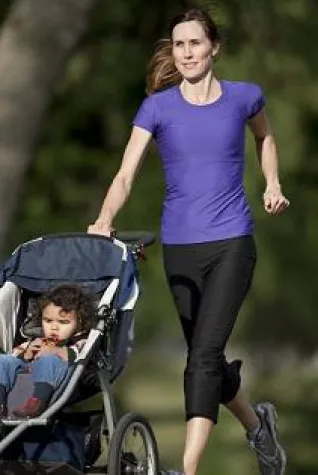 Bild: Frischgebackene Mamas beim Bootcamp und Baby in petto