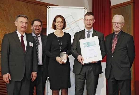 Bild: anaQuestra und Zukunftskongress zeichnen Kliniken mit intelligenten Strategien aus