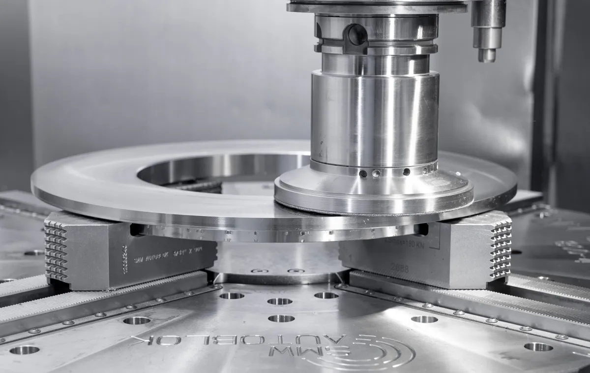 Tyrolit erreicht 24/7-Produktion mit Integrationsplattform Lino® Hub (© Tyrolit Gruppe)