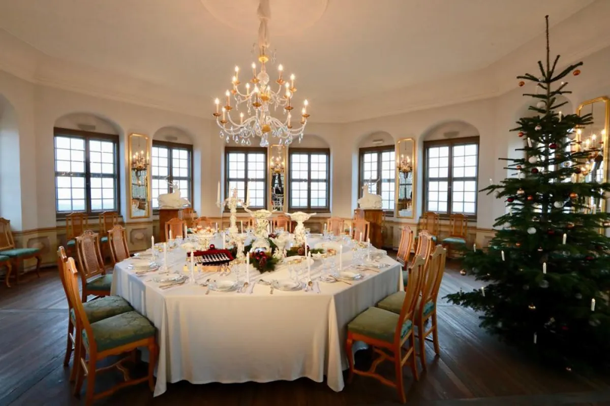 Festlich gedeckter Tisch in der Friedrichsburg. Foto: Marko Förster