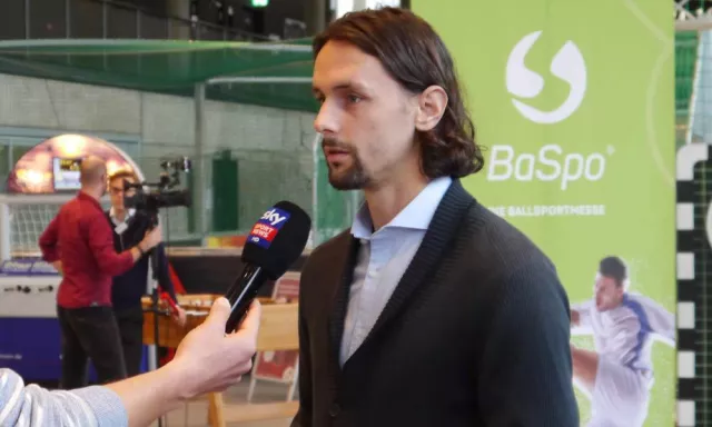 Bild: Auftakt-Pressekonferenz der BaSpo vor über 150 Gästen mit Neven Subotic