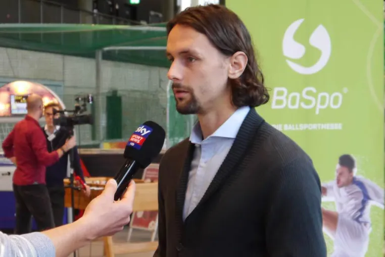Bild: Auftakt-Pressekonferenz der BaSpo vor über 150 Gästen mit Neven Subotic