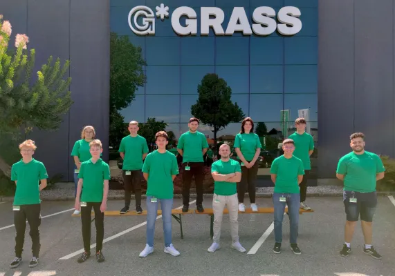Bild: 11 neue Lehrlinge bei GRASS