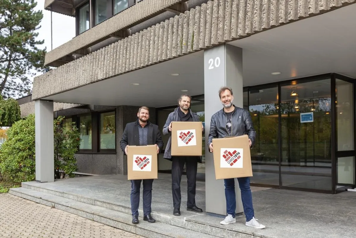 Die GWG-Vorstände Patrick Varney, Dirk Scheffler und Thorsten Schulenburg beim Umzug