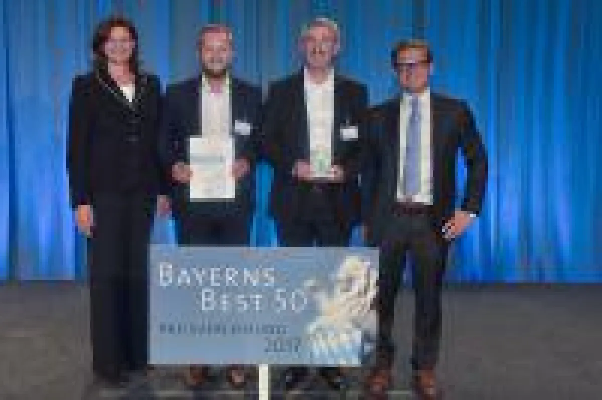 v.l.n.r.: lse Aigne, Fabian Frühwirth (Pressesprecher FLYERALARM), Hartmut Kappes (CFO FLYERALARM) und Juror Tilmann Orth.