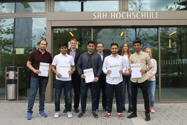 Gratifikation für Sieger von der SRH Hochschule Hamm im Logistik-Forschungswettbewerb Bild: Gratifikation für Sieger von der SRH Hochschule Hamm im Logistik-Forschungswettbewerb