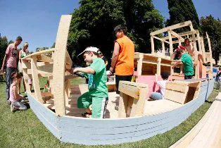 Bild: Mit B&B Hotels durch die Sommerferien Günstig übernachten nach Spaß und Spiel mit den Kids