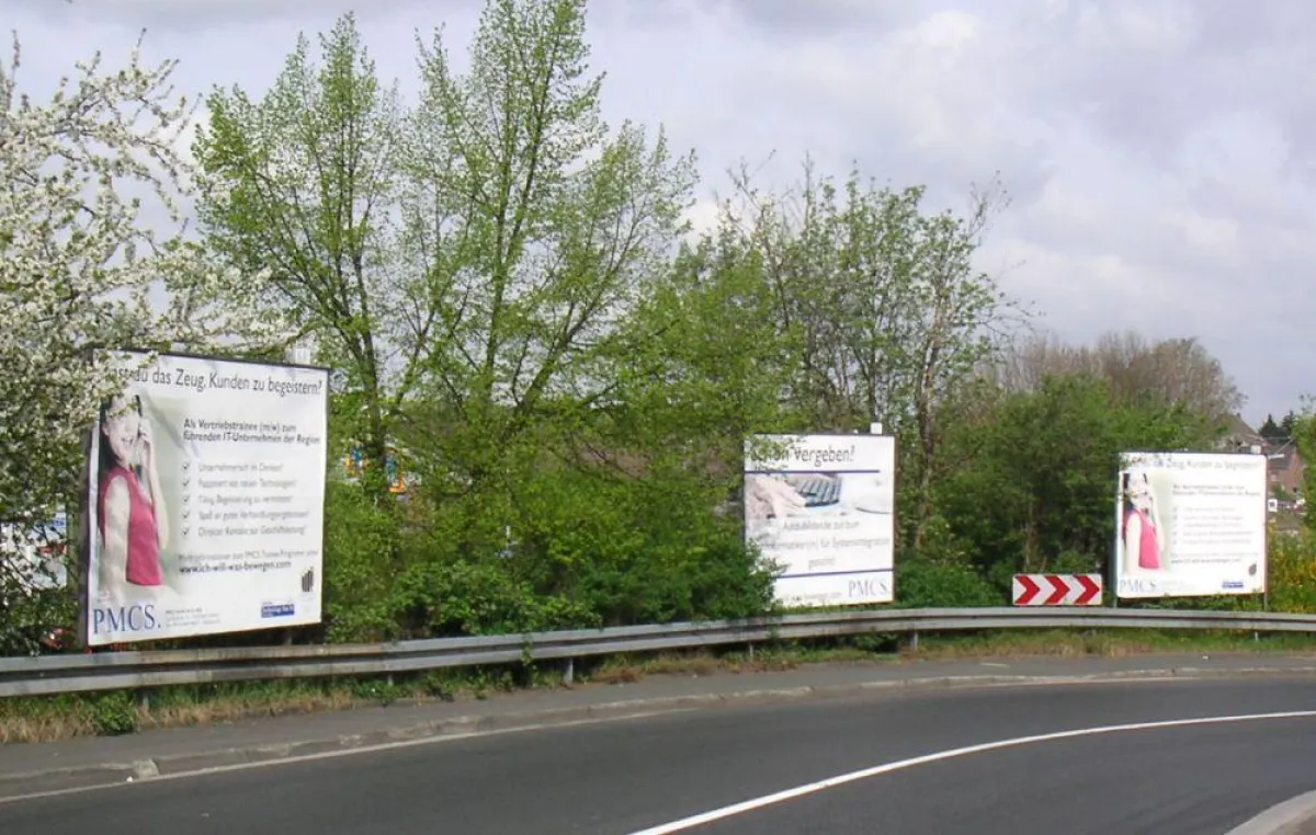 Mit großformatigen Plakaten macht PMCS auf das Traineeprogramm aufmerksam