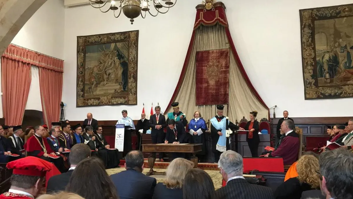 Große Ehre für die Frankfurt UAS: Präsident Prof. Dr. Frank E.P. Dievernich unterzeichnet als einer