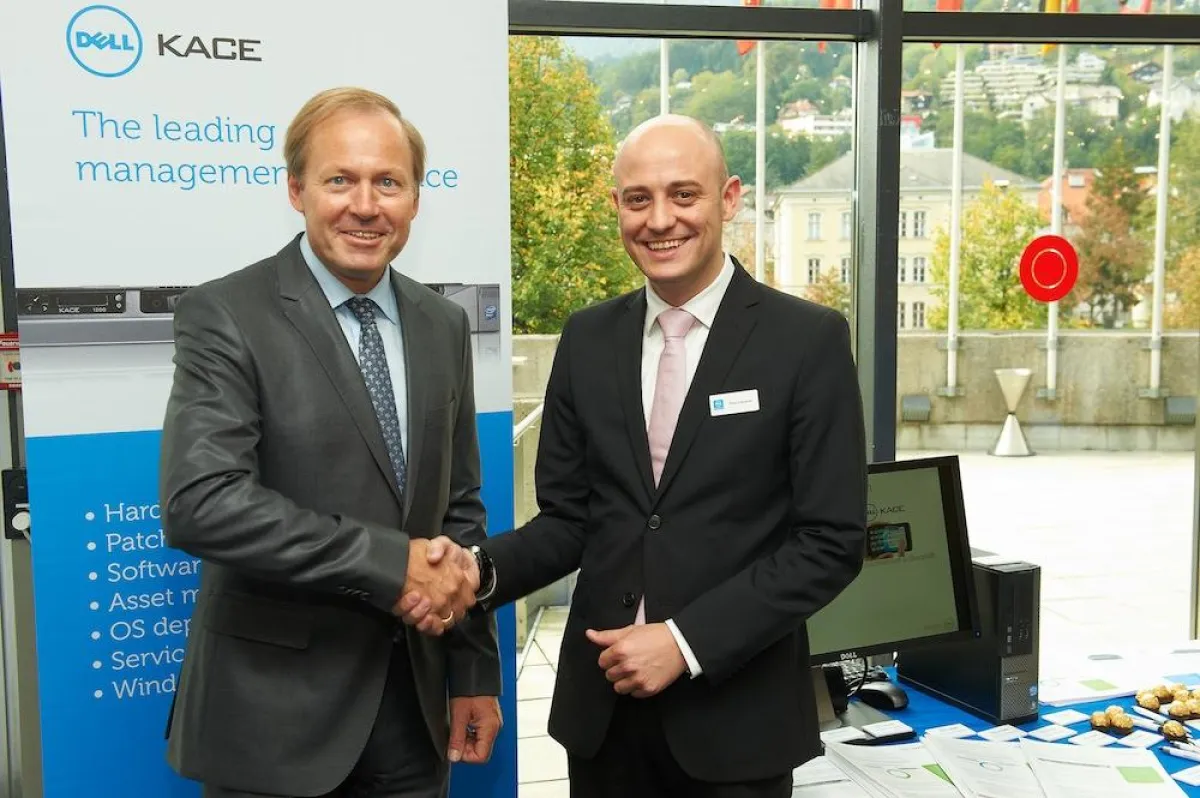 Auf gute Zusammenarbeit: Dietmar Taurer (links), ACP, und Franz Fürndraht, Dell (Quelle: ACP)