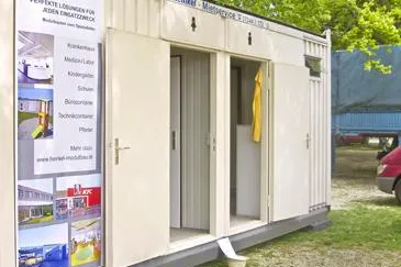 Heinkel Modulbau unterstützt auch dieses Jahr das 'ulmer zelt' mit einem Sanitärcontainer Bild: Heinkel Modulbau unterstützt auch dieses Jahr das 'ulmer zelt' mit einem Sanitärcontainer