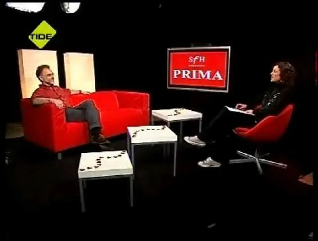 Moderatorin Nadine Hollmann mit Studiogast