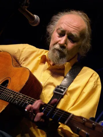 Bild: Songwriterlegende Colin Wilkie im Rheingau