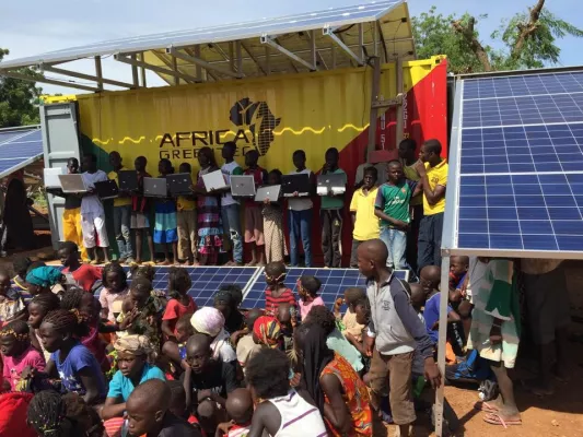 Bild: Erstes mobiles Solarkraftwerk in Afrika in Betrieb genommen