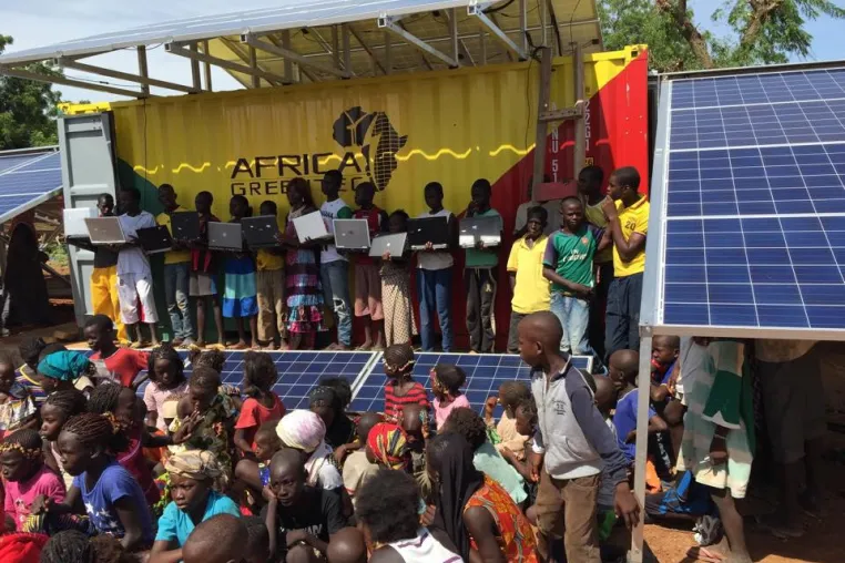 Bild: Erstes mobiles Solarkraftwerk in Afrika in Betrieb genommen