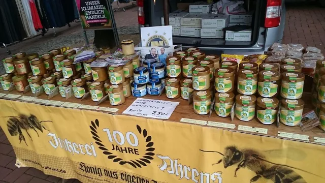 Bild: Honig aus der Imkerei Ahrens