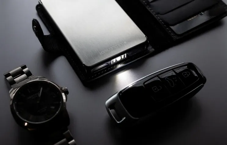 Das weltweit erste Portemonnaie mit Lichtblick Bild: Das weltweit erste Portemonnaie mit Lichtblick