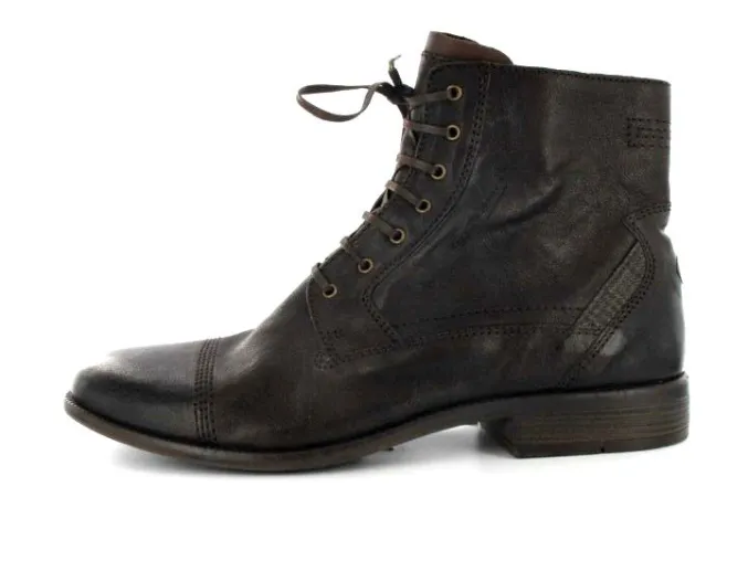 Bild: Winterschuhe für Herren in Übergröße - aktuelle Trends im Überblick