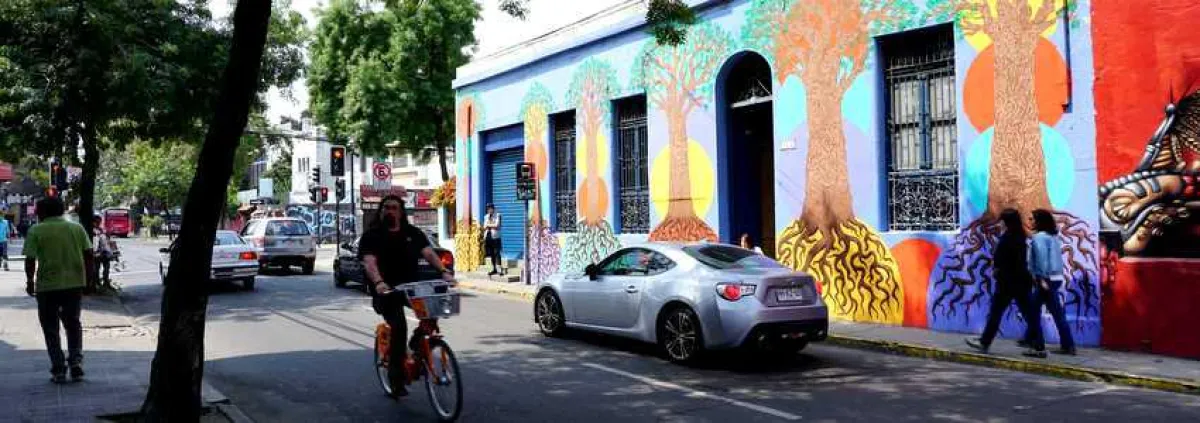 Auf Chile Reisen mit TARUK in der Hauptstadt Santiago: Graffiti im Viertel Bellavista