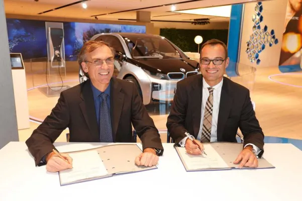 Bild: Ökostrompaket für Elektrofahrzeuge: NATURSTROM AG und BMW AG gehen strategische Kooperation ein