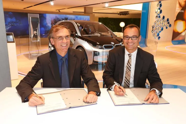 Bild: Ökostrompaket für Elektrofahrzeuge: NATURSTROM AG und BMW AG gehen strategische Kooperation ein