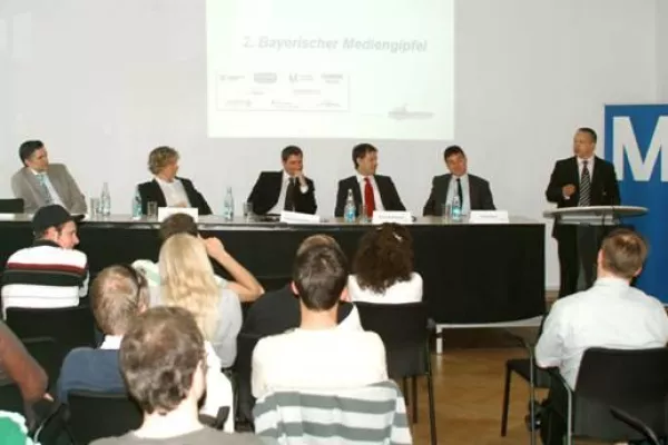 Bild: Kompetenzen dringend benötigt – 2. Bayerischer Mediengipfel der FH Erding