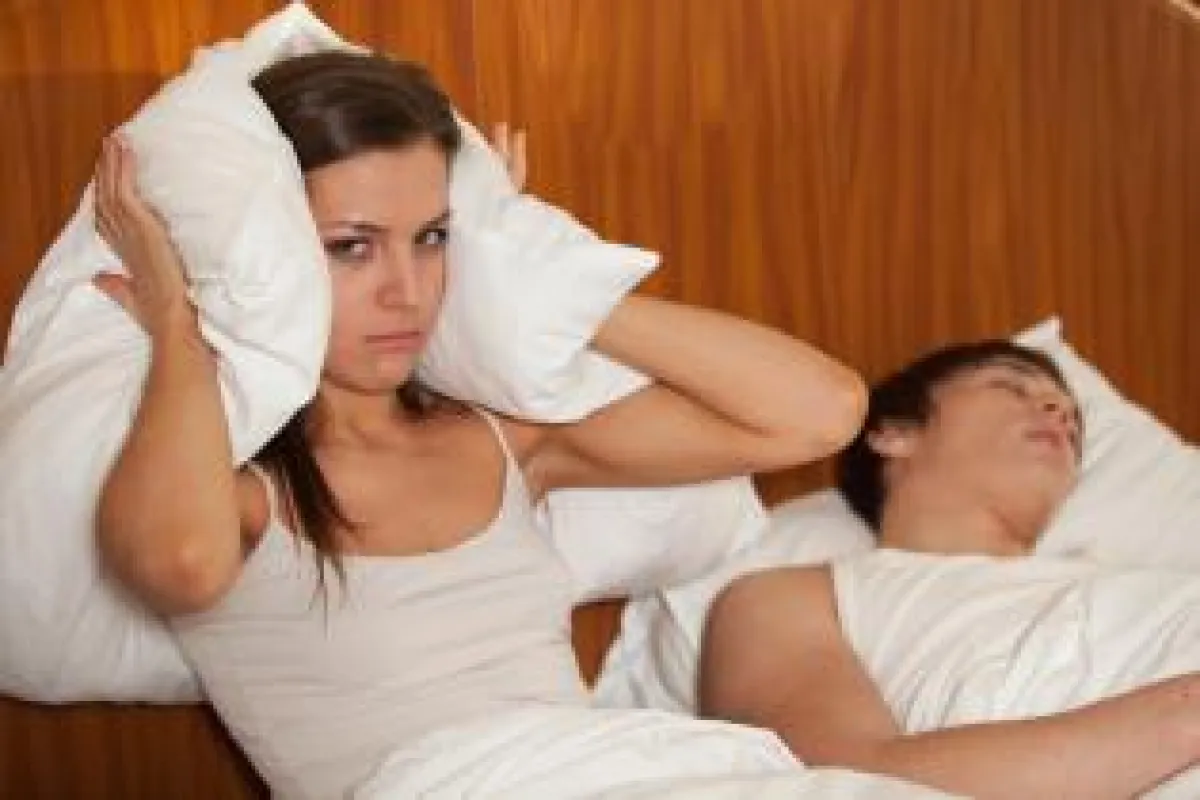 © Dmitriy Melnikov – Fotolia.com. Frustration im Bett: Wenn der Partner schnarcht