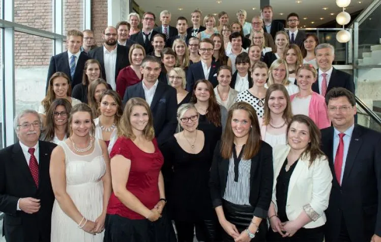 Bild: Landesverband der Freien Berufe ehrt jahrgangsbeste Auszubildende