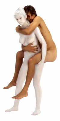 Bild: Tragen die Frauen ihre Männer? Die Fotografin Raquel Muñoz stellt neue Fragen aus