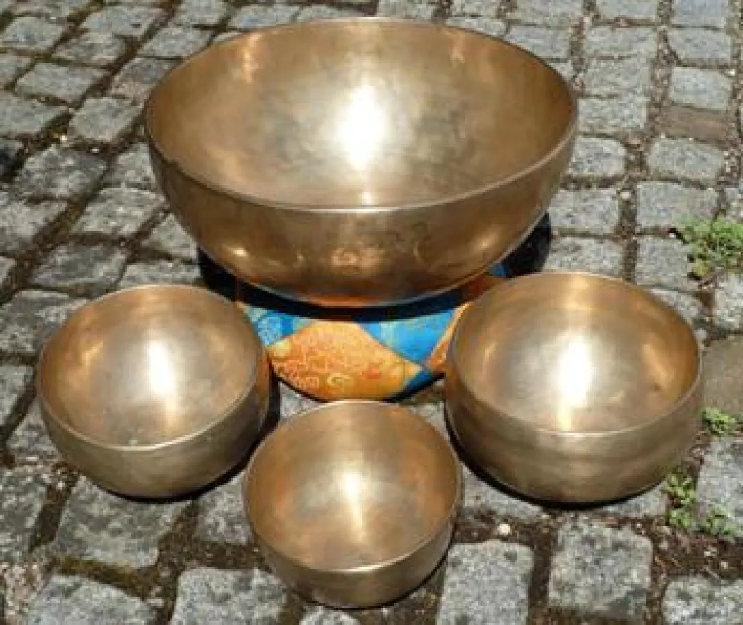 Eine kleine Auswahl an hochwertigen Planetenton-Klangschalen