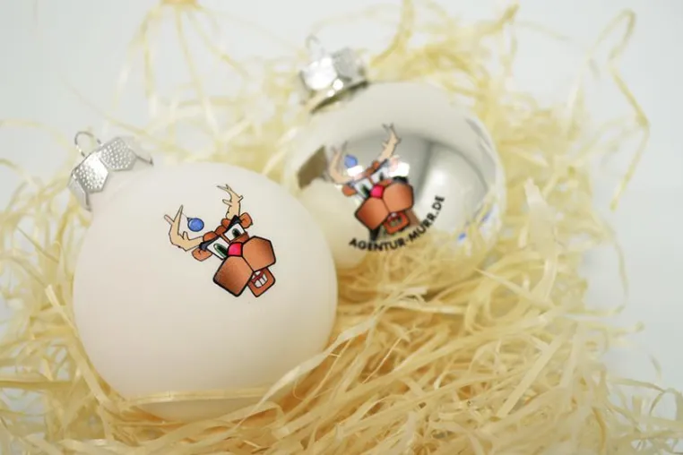 Bild: Individuelle Weihnachtskugeln als Werbegeschenk