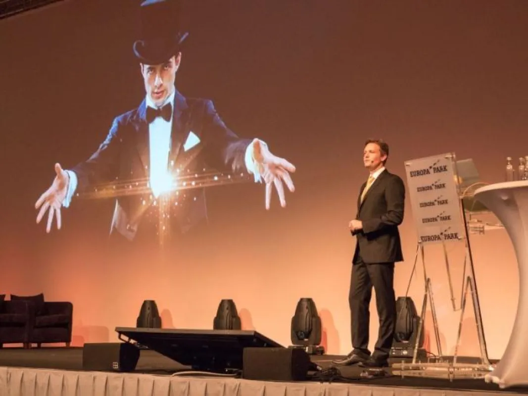 Florian Buzin (Geschäftsführer STARFACE) bei der Keynote im Dome