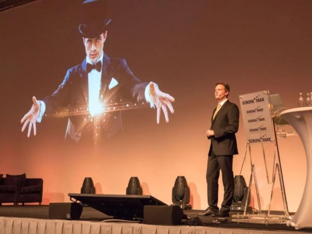 Florian Buzin (Geschäftsführer STARFACE) bei der Keynote im Dome