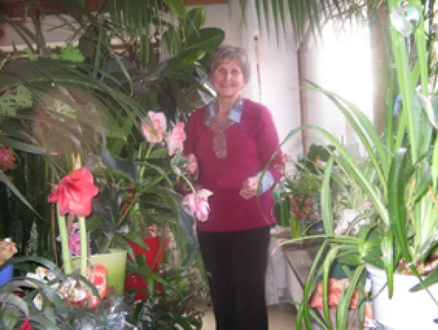 Bild: Wilhelmine Geßner übernimmt Patenschaft für eine Orchidee