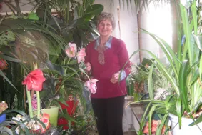 Wilhelmine Geßner übernimmt Patenschaft für eine Orchidee Bild: Wilhelmine Geßner übernimmt Patenschaft für eine Orchidee