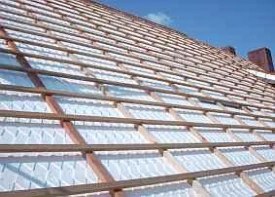 Bild: Zeitsparend und regensicher: Die neue TETTO Aufsparrendämmung von Thermodach