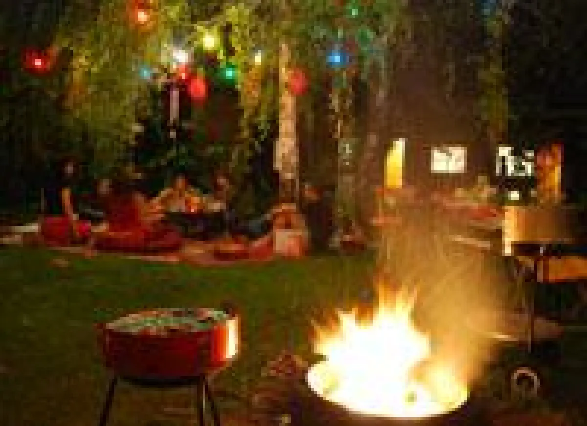 Hochzeitslocation - romantischer Garten mit Feuerstelle