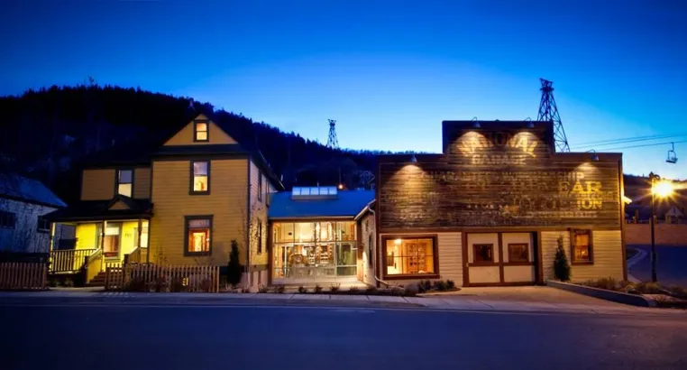 Whisky, Wodka, Wilder Westen - Die erste Destillerie Utahs seit 1870 öffnet in Park City ihre Türen Bild: Whisky, Wodka, Wilder Westen - Die erste Destillerie Utahs seit 1870 öffnet in Park City ihre Türen