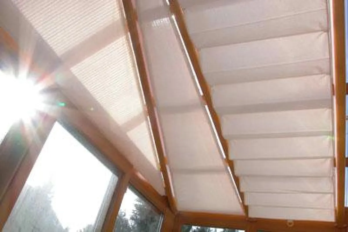 Wintergartenbeschattung ab Werk.