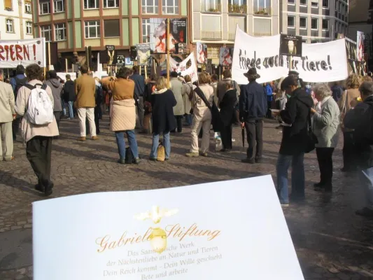 Bild: Universelles Leben gegen Tierrechtler
