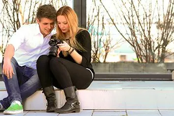 Mit einer praxisorientierten Ausbildung ans Ziel: Karriere in den Medien mit bm Bild: Mit einer praxisorientierten Ausbildung ans Ziel: Karriere in den Medien mit bm