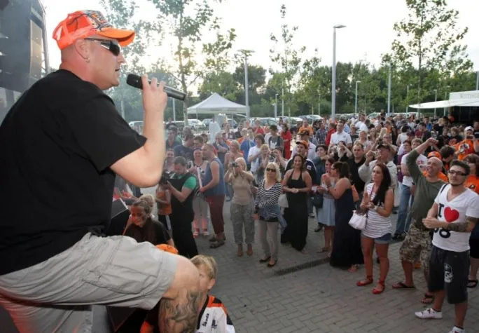 Premiere: EHC-Songs live performt Bild: Premiere: EHC-Songs live performt