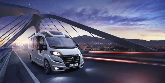 Bild: Erwin Hymer Center Stuttgart präsentiert erstes teilintegriertes Niesmann+Bischoff Wohnmobil