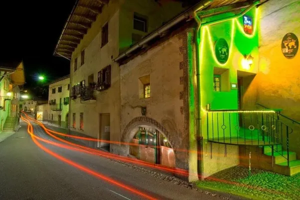 Bild: Erneute Auszeichnung für „Smallest Whisky Bar on earth“ in Sta. Maria V.M. und Samedan